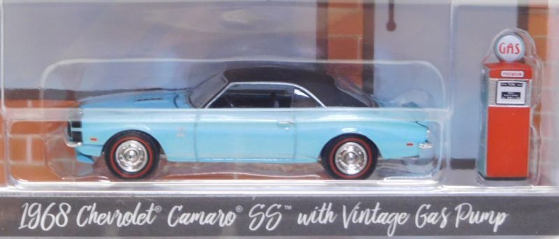 画像: 2019 GREENLIGHT THE HOBBY SHOP S5 【1967 CHEVROLET CAMARO SS with VINTAGE GAS PUMP】 LT.BLUE/RR