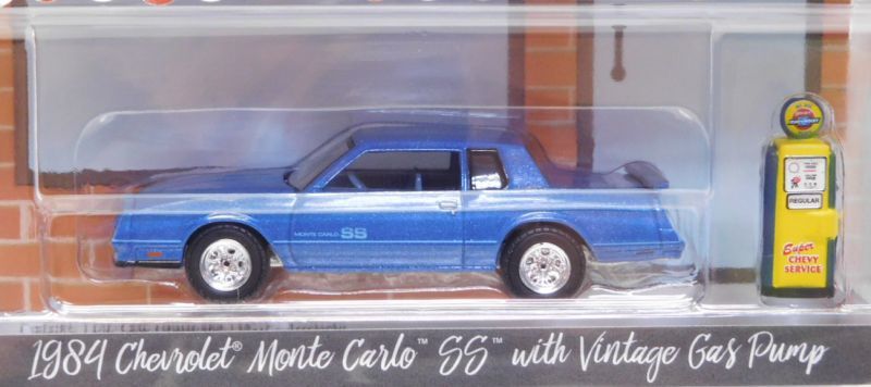 画像: 2019 GREENLIGHT THE HOBBY SHOP S5 【1984 CHEVROLET MONTE CARLO SS with VINTAGE GAS PUMP】 BLUE/RR