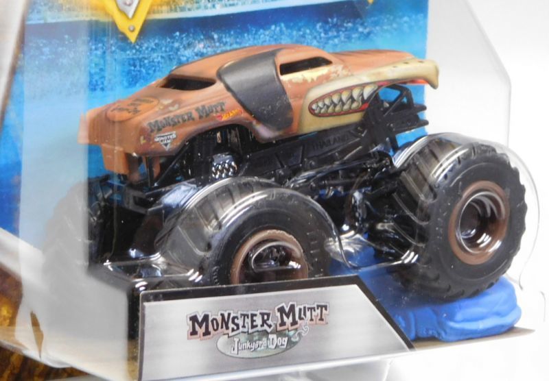 画像: 2018 MONSTER JAM includes RE-CRUSHABLE CAR! 【MONSTER MUTT JUNKYARD DOG】 FLAT BROWN (MJ DOG POUND)