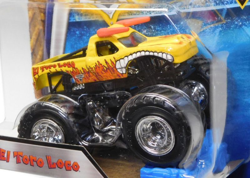 画像: 2018 MONSTER JAM includes RE-CRUSHABLE CAR! 【EL TORO LOCO】 YELLOW (CREATURES)