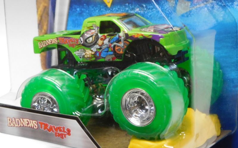 画像: 2018 MONSTER JAM includes RE-CRUSHABLE CAR! 【BAD NEWS TRAVELS FAST】 LT.GREEN (CLEAR CRUSHERS)