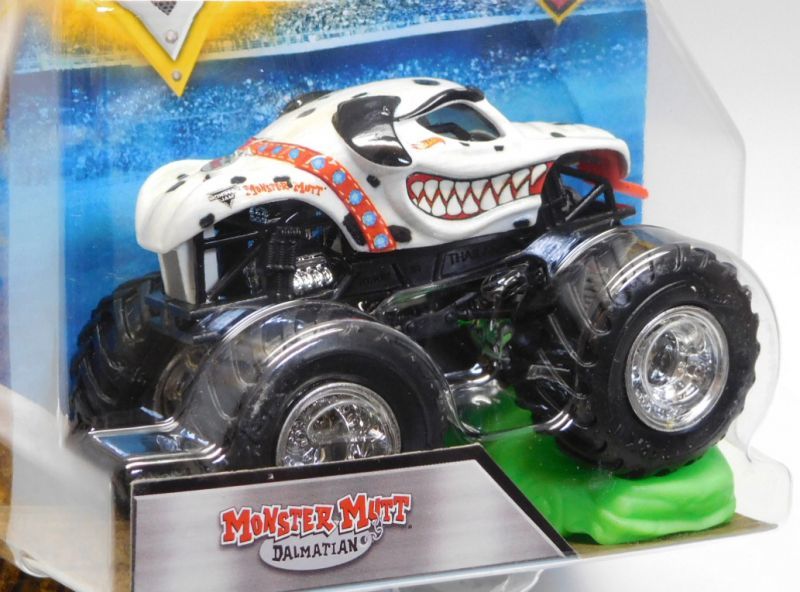 画像: 2018 MONSTER JAM includes RE-CRUSHABLE CAR! 【MONSTER MUTT DALMATIAN】 WHITE (MJ DOG POUND)