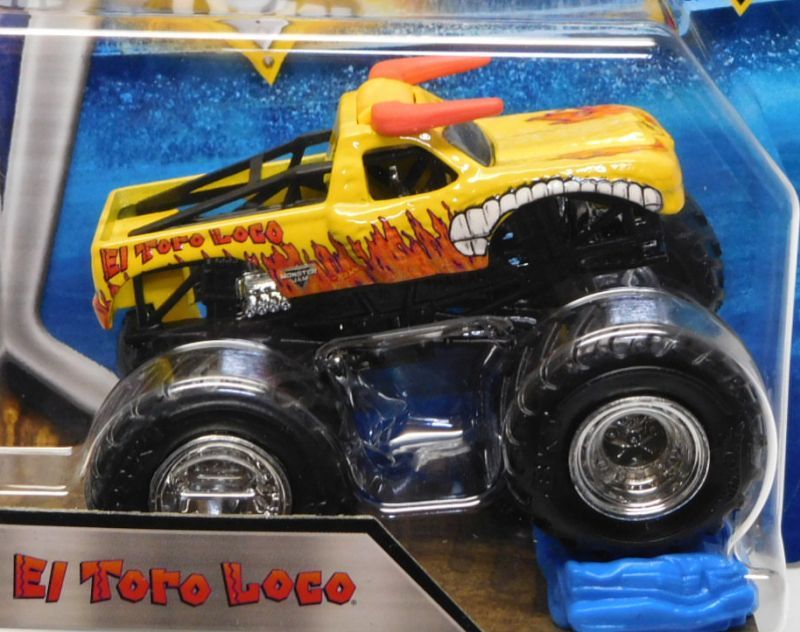 画像: 2018 MONSTER JAM includes RE-CRUSHABLE CAR! 【EL TORO LOCO】 YELLOW (CREATURES)