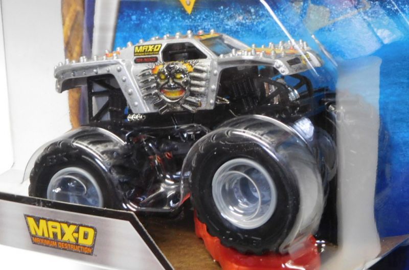 画像: 2018 MONSTER JAM includes RE-CRUSHABLE CAR! 【MAX-D】 SILVER (TOUR FAVORITES)