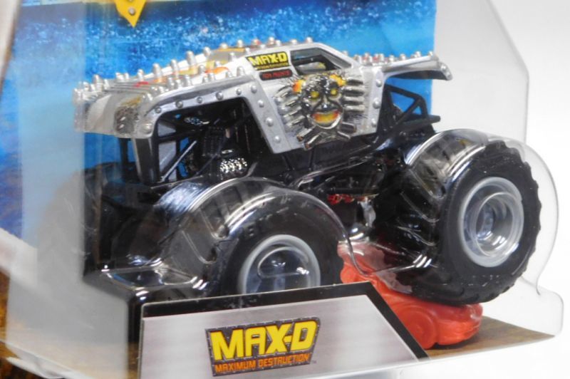 画像: 2018 MONSTER JAM includes RE-CRUSHABLE CAR! 【MAX-D】 SILVER (TOUR FAVORITES)