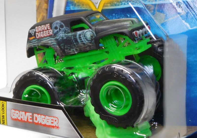 画像: 2018 MONSTER JAM includes RE-CRUSHABLE CAR! 【GRAVE DIGGER】 FLAT BLACK (EPIC ADDITIONS)(2018 NEW LOOK!)