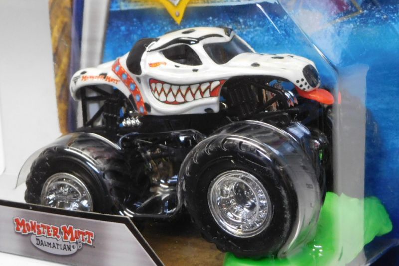 画像: 2018 MONSTER JAM includes RE-CRUSHABLE CAR! 【MONSTER MUTT DALMATIAN】 WHITE (MJ DOG POUND)