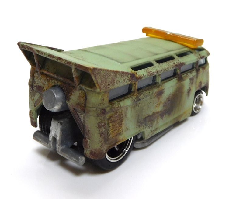 画像: ONE WORLD CUSTOM GARAGE 【VOLKSWAGEN T1 DRAG BUS (カスタム完成品）】 サビ-PALE GREEN/RR （送料サービス適用外） 