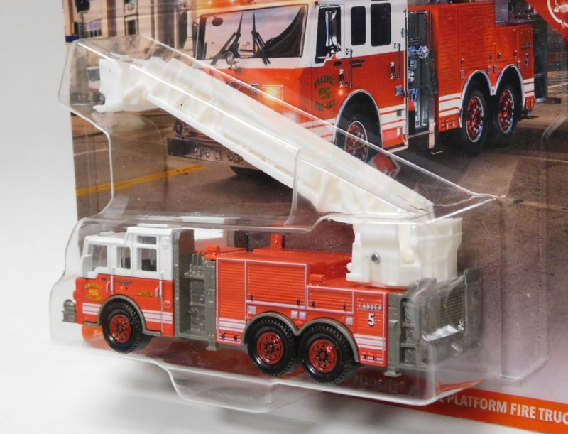 画像: 2019 REAL WORKING RIGS 【PIERCE VELOCITY AERIAL PLATFORM FIRE TRUCK】 RED-WHITE