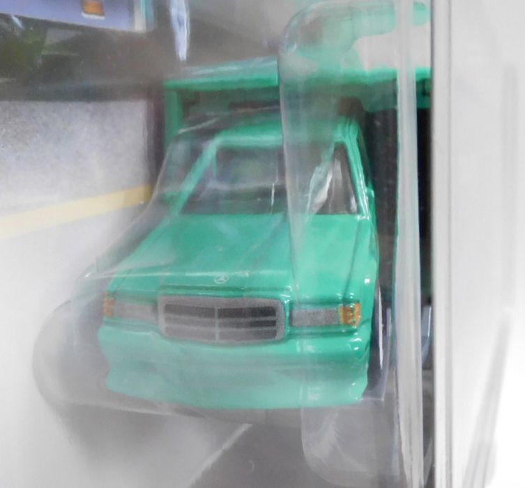 画像: 2019 HW CAR CULTURE - TEAM TRANSPORT【MERCEDES-BENZ 190E / FLEET FLYER (FALKEN)】LT.GREEN-BLUE/RR(予約不可） 