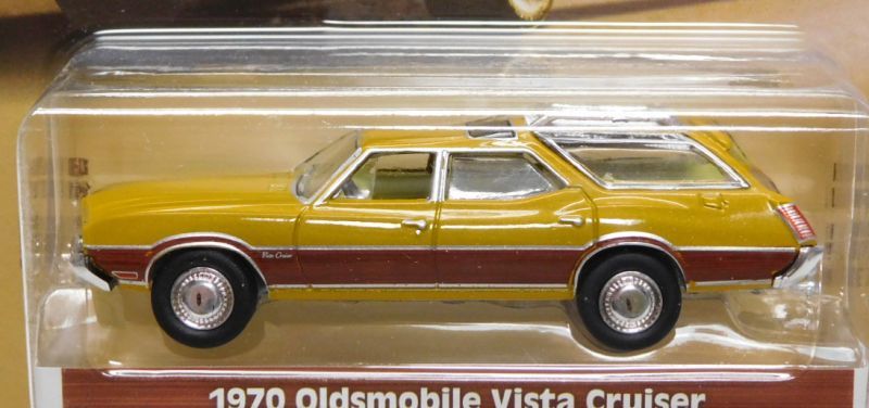 画像: 2019 GREENLIGHT ESTATE WAGON S3 【1970 OLDSMOBILE VISTA CRUISER】 DK.YELLOW-WOOD/RR 