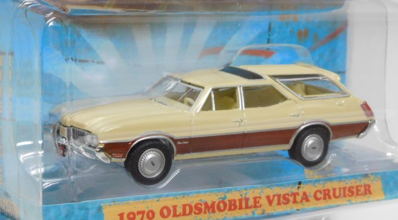 画像: 2019 GREENLIGHT HOLLYWOOD SERIES 24 【1970 OLDSMOBILE VISTA CRUISER】 CREAM-WOOD/RR (NATIONAL LAMPOON'S VACATION) 