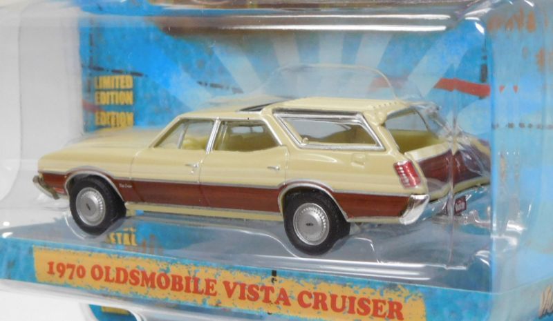 画像: 2019 GREENLIGHT HOLLYWOOD SERIES 24 【1970 OLDSMOBILE VISTA CRUISER】 CREAM-WOOD/RR (NATIONAL LAMPOON'S VACATION) 