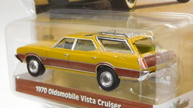 画像: 2019 GREENLIGHT ESTATE WAGON S3 【1970 OLDSMOBILE VISTA CRUISER】 DK.YELLOW-WOOD/RR 