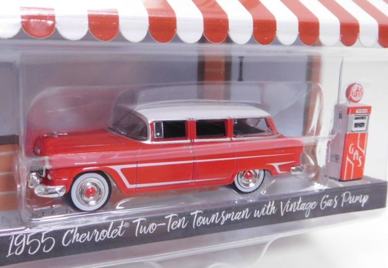 画像: 2019 GREENLIGHT THE HOBBY SHOP S7 【1955 CHEVROLET TWO-TWN TOWNSMAN with VINTAGE GAS PUMP】 RED/RR