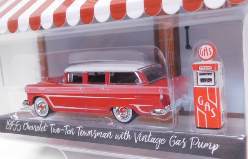 画像: 2019 GREENLIGHT THE HOBBY SHOP S7 【1955 CHEVROLET TWO-TWN TOWNSMAN with VINTAGE GAS PUMP】 RED/RR