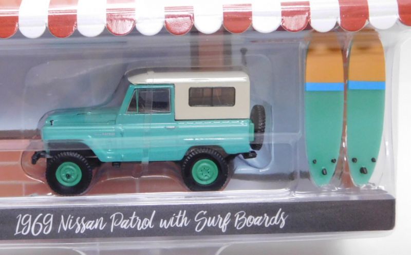 画像: 2019 GREENLIGHT THE HOBBY SHOP S7 【1969 NISSAN PATROL with SURF BOARDS】 PLAE GREEN/RR