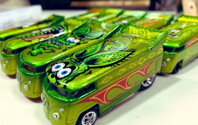 画像: HELLS DEPT 2019 - BOO Pinstriping 【"RAT FINK" VW DRAG BUS (カスタム完成品)】(MYSTERY PACK)(限定9台）（送料サービス適用外）