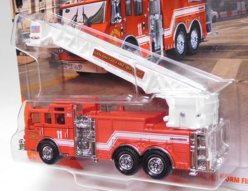 画像: 2020 REAL WORKING RIGS 【PIERCE VELOCITY AERIAL PLATFORM FIRE TRUCK】 RED