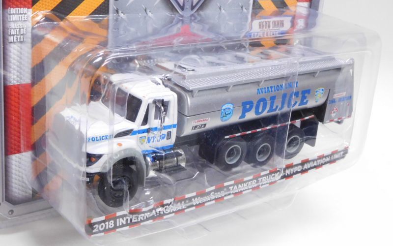 画像: 2020 GREENLIGHT SD TRUCKS S9 【2018 INTERNATIONAL WORKSTAR TANKER TRUCK-NYPD AVIATION UNIT】 WHITE-SILVER/RR