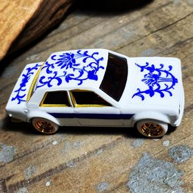 画像: HELLS DEPT 2020 - BOO Pinstriping x JDC13 【"陶器シリーズ" DATSUN BLUEBIRD 510 (カスタム完成品）】WHITE(横一本）/RR （送料サービス適用外）