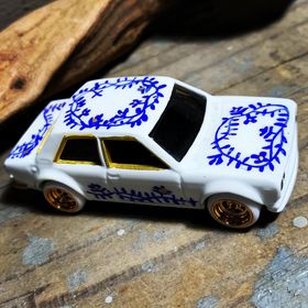 画像: HELLS DEPT 2020 - BOO Pinstriping x JDC13 【"陶器シリーズ" DATSUN BLUEBIRD 510 (カスタム完成品）】WHITE(花）/RR （送料サービス適用外）