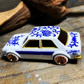 画像: HELLS DEPT 2020 - BOO Pinstriping x JDC13 【"陶器シリーズ" DATSUN BLUEBIRD 510 (カスタム完成品）】WHITE(横一本）/RR （送料サービス適用外）