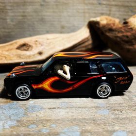 画像: HELLS DEPT 2020 - BOO Pinstriping x JDC13 【DATSUN 510 WAGON "LOWDOWN" with スカルドライバー (カスタム完成品）】BLACK(FLAMES/YELLOW-RED)/RR （送料サービス適用外）