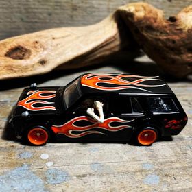 画像: HELLS DEPT 2020 - BOO Pinstriping x JDC13 【DATSUN 510 WAGON "LOWDOWN" with スカルドライバー (カスタム完成品）】BLACK(FLAMES/ORANGE-WHITE）/RR （送料サービス適用外）