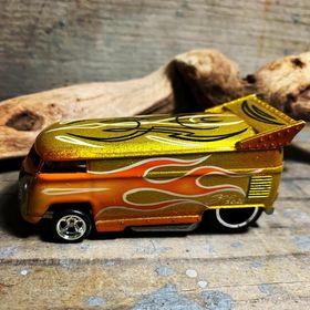 画像: HELLS DEPT 2020 - BOO Pinstriping x JDC13 【”グラデ－ション” VW DRAG BUS (カスタム完成品）】YELLOW-ORANGE(WH)/RR （送料サービス適用外）