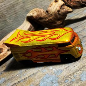 画像: HELLS DEPT 2020 - BOO Pinstriping x JDC13 【”グラデ－ション” VW DRAG BUS (カスタム完成品）】YELLOW-ORANGE(3RED)/RR （送料サービス適用外）