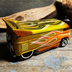 画像: HELLS DEPT 2020 - BOO Pinstriping x JDC13 【”グラデ－ション” VW DRAG BUS (カスタム完成品）】YELLOW-ORANGE(WH)/RR （送料サービス適用外）