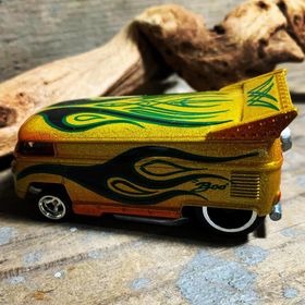 画像: HELLS DEPT 2020 - BOO Pinstriping x JDC13 【”グラデ－ション” VW DRAG BUS (カスタム完成品）】YELLOW-ORANGE(GR)/RR （送料サービス適用外）