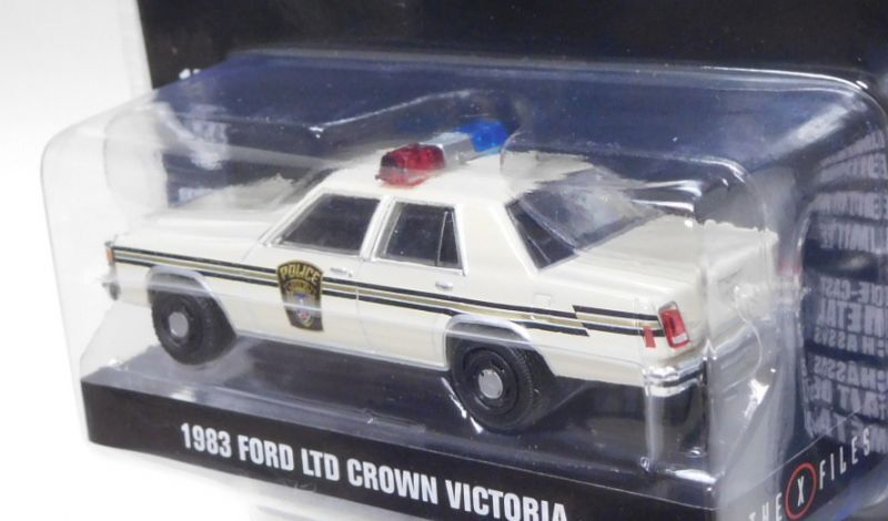 画像: 2021 GREENLIGHT HOLLYWOOD SERIES 30 【1983 FORD LTD CROWN VICTORIA】 CREAM/RR (THE X-FILES) 