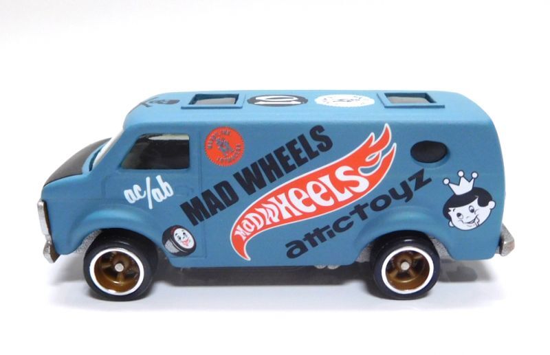 画像: MAD WHEELS (マッドホイール） 【1975 CHEVY VAN (カスタム完成品）】FLAT PALE BLUE/RR （送料サービス適用外） 