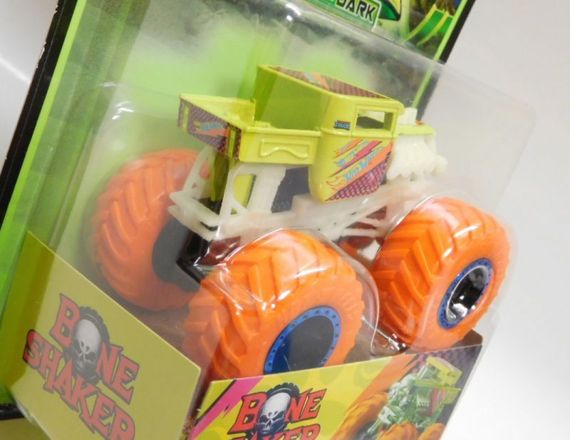 画像: 2021 HW MONSTER TRUCKS! TARGET EXCLUSIVE GLOW IN THE DARK【BONE SHAKER】 YELLOW (予約不可）