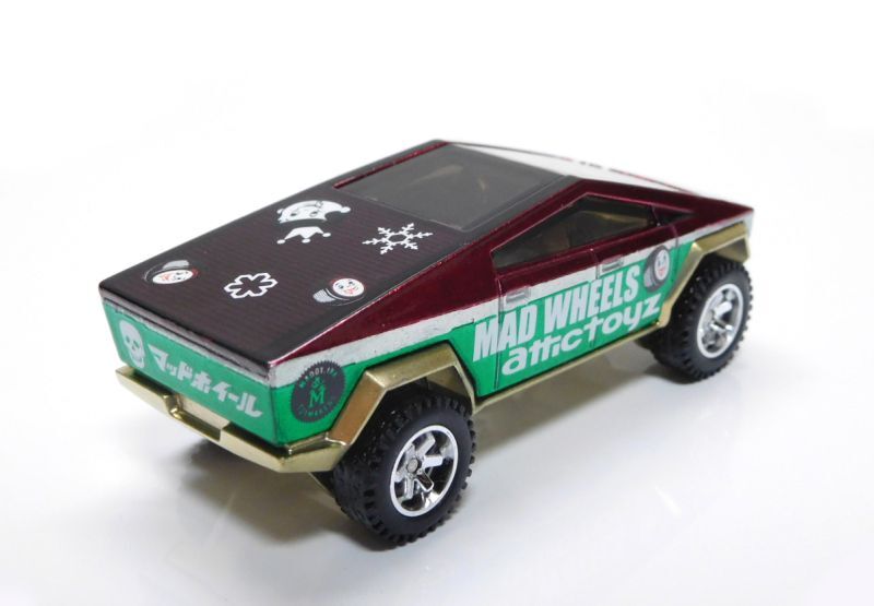 画像: MAD WHEELS (マッドホイール） 【"HOLIDAY EDITION" TESLA CYBERTRUCK (カスタム完成品）】RED-GREEN/RR （送料サービス適用外） 