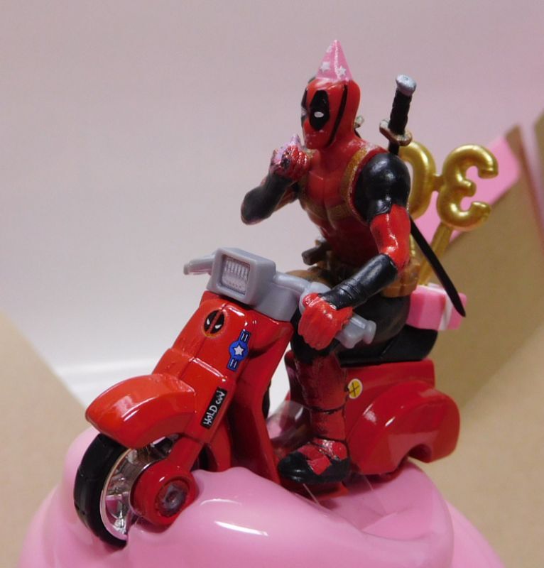 画像: 2021 SAN DIEGO COMIC-CON EXCLUSIVE 【"HAPPY BIRTHDAY" DEAD POOL SCOOTER】  RED (予約不可）