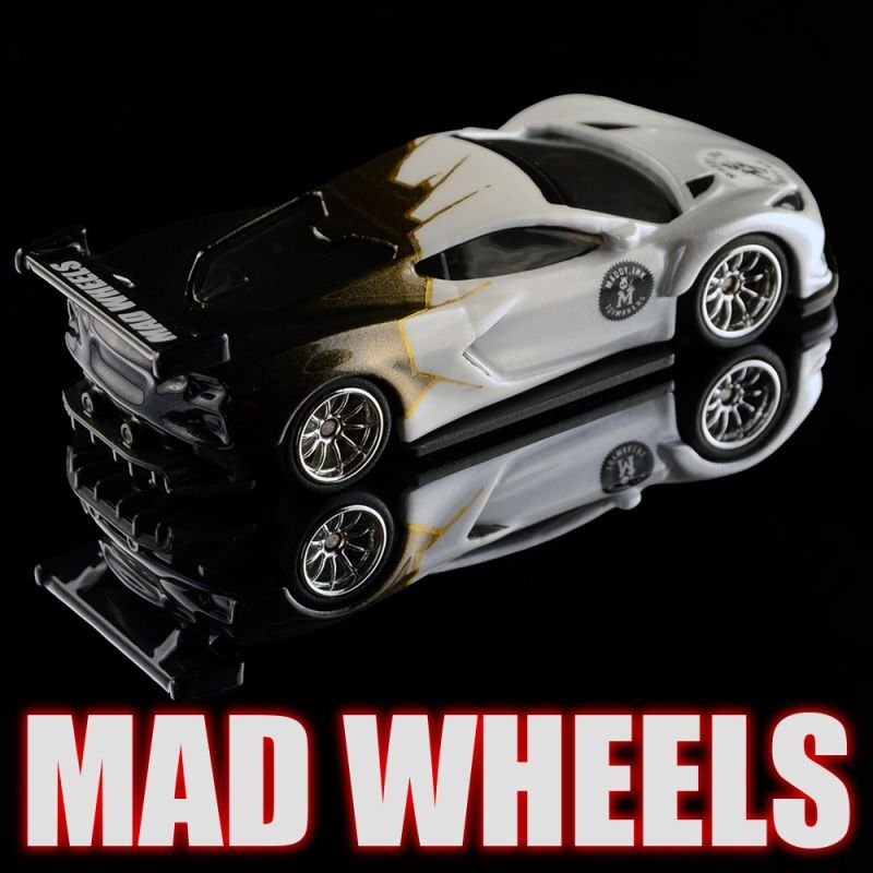 画像: MAD WHEELS (マッドホイール） 【CORVETTE C8.R (カスタム完成品）】 WHITE-BLACK/RR （送料サービス適用外） 