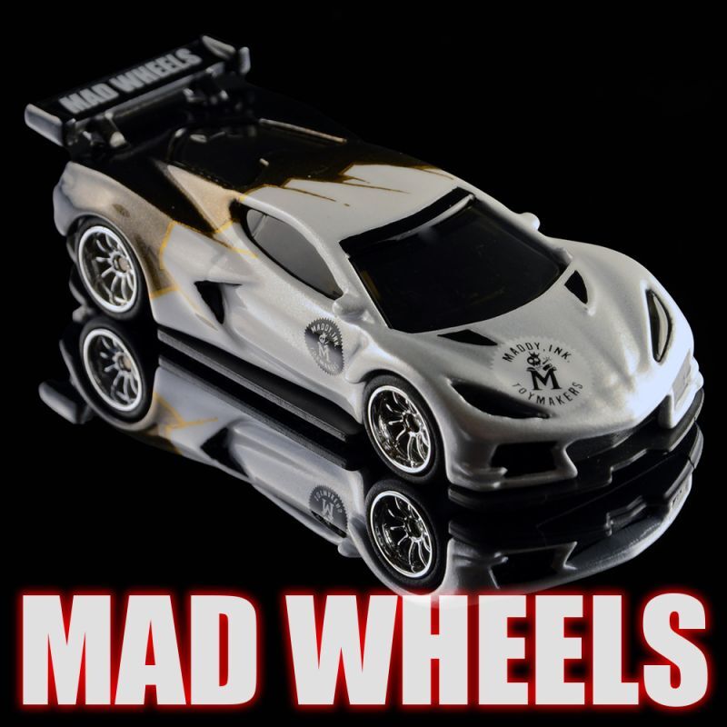 画像: MAD WHEELS (マッドホイール） 【CORVETTE C8.R (カスタム完成品）】 WHITE-BLACK/RR （送料サービス適用外） 