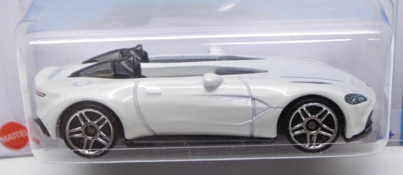 画像: 【ASTON MARTIN V12 SPEEDSTER】WHITE/PR5