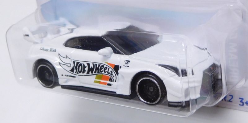 画像: 【"LIBERTY WALK" LB-SILHOUETTE WORKS GT NISSAN 35GT-RR VER.2】WHITE/DD8