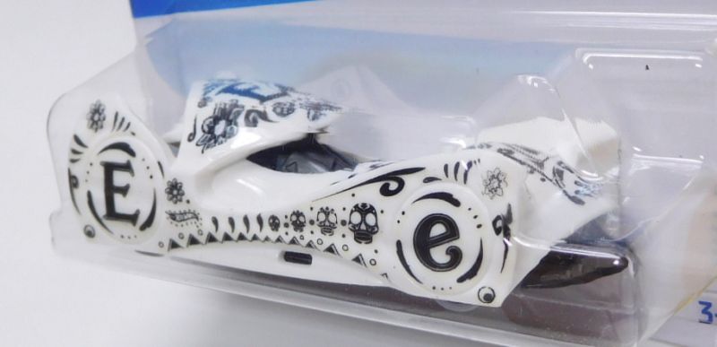 画像: 【CLOAK AND DAGGER】WHITE/SKULL WHEELS