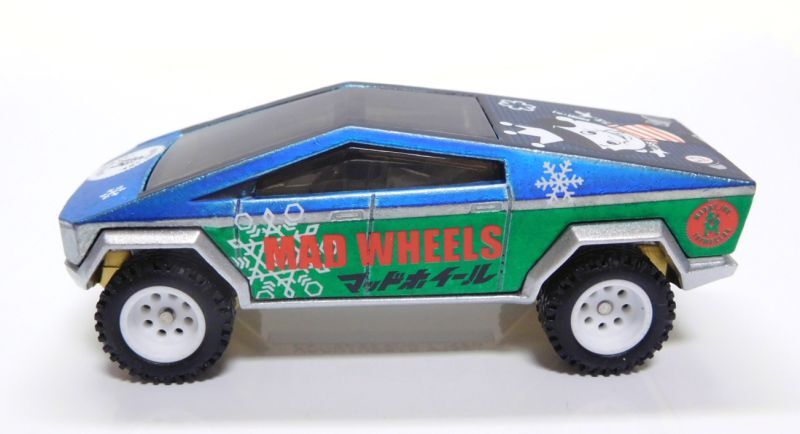 画像: MAD WHEELS (マッドホイール） 【"冬季限定" TESLA CYBERTRUCK (カスタム完成品）】BLUE-GREEN/RR（送料サービス適用外） 