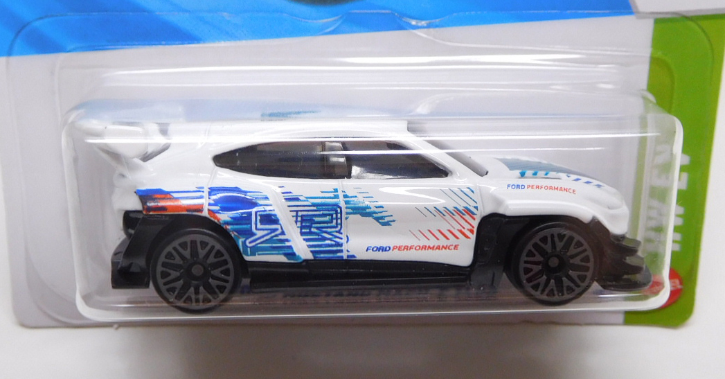 画像: 【FORD MUSTANG MACH-E 1400】WHITE