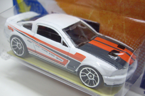 画像: LICENSE PLATE INCLUDED! 【'07 SHELBY GT-500】　WHITE/J5 (WALMART EXCLUSIVE)