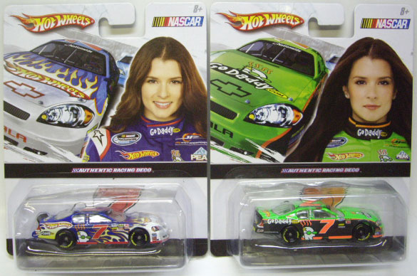 画像: 2010 HW NASCAR 【DANICA PATRICK CHEVY IMPALA 2 CAR SET】　BLUE/GREEN