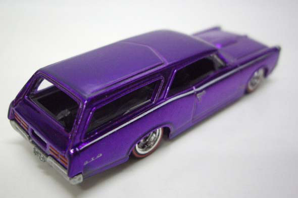 画像: 2009 WAL-MART EXCLUSIVE CLASSICS 30CAR SET (バラシ) 【CUSTOM '66 GTO WAGON】　SPEC.PURPLE/RR (CHASE)