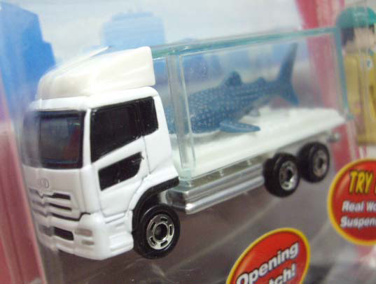 画像: US TOMICA 2 PACK 【NISSAN DIESEL QUON AQUARIUM TRUCK / NISSAN X-TRAIL】　WHITE/BLACK （USトミカ）