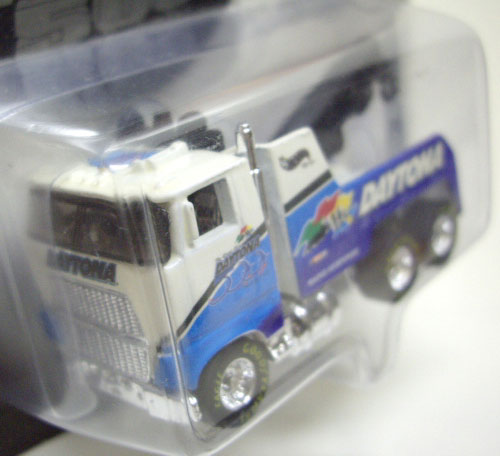 画像: 2001 HOT WHEELS RACING TREASURE HUNT 【DAYTONA SPEEDWAY / RIG WRECKER】　WHITE/RR